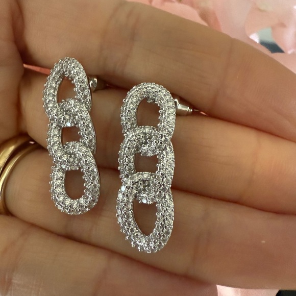 Sparkling Silver Chain Link Earrings - Picture 5 of 5